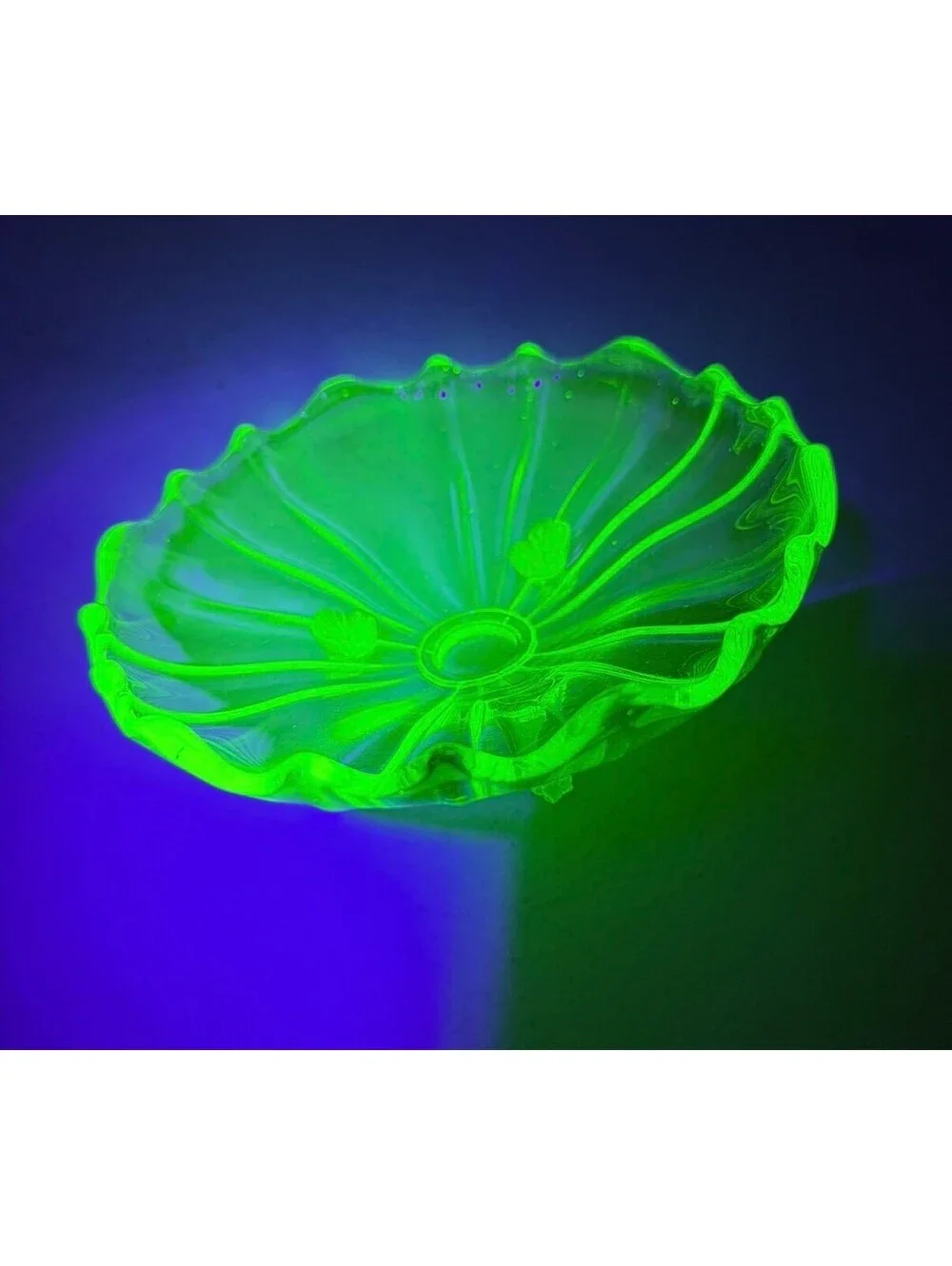Uranium Glass 3-Footed Scalloped Bowl Vaseline Green Depression *Read Chip